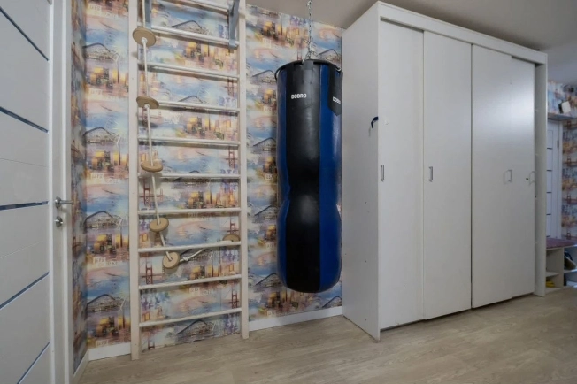 Купить трехкомнатную квартиру в районе Невский в Санкт-Петербурге. Вариант № 6966889, 15, площадь -  квм, цена 12000000 рублей