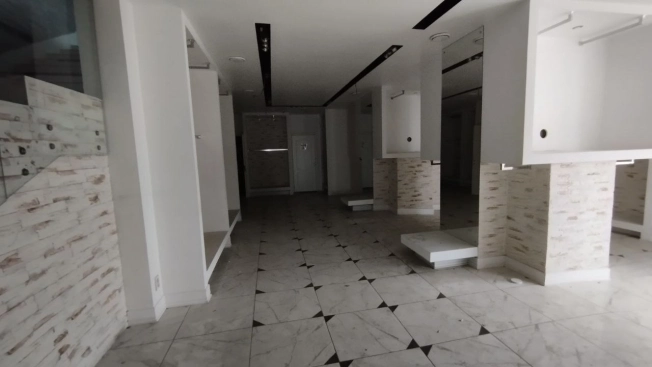 Снять коммерческую недвижимость в Омске. Вариант № 9932811, 12, площадь -  квм, цена 399600 рублей