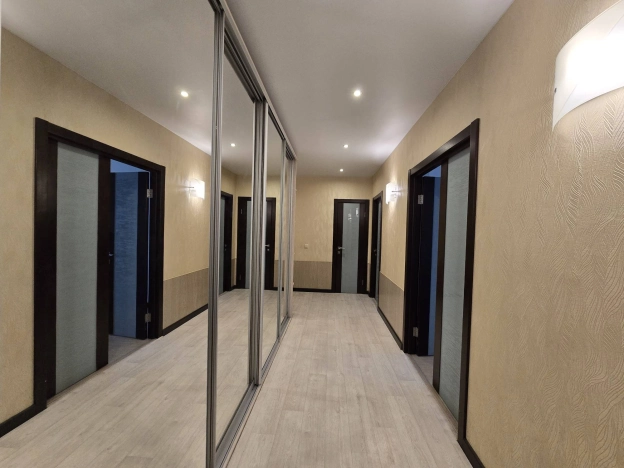 Купить трехкомнатную квартиру в Пушкине. Вариант № 39474, 18, площадь -  квм, цена 14000000 рублей