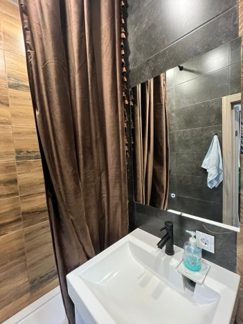 Купить квартиру в Москве. Вариант № 8425498, 5, площадь -  квм, цена 30000000 рублей