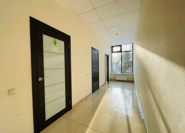 Снять коммерческую недвижимость в Новосибирске. Вариант № 1690, 3, площадь -  квм, цена 128000 рублей