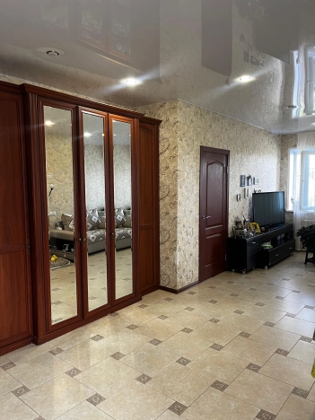 Купить квартиру со свободной планировкой на вторичке в Новосибирской области. Вариант № 5921625, 4, площадь -  квм, цена 5700000 рублей