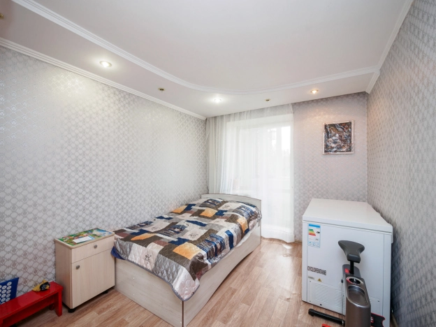 Купить трехкомнатную квартиру в Омске. Вариант № 3994028, 8, площадь -  квм, цена 6900000 рублей