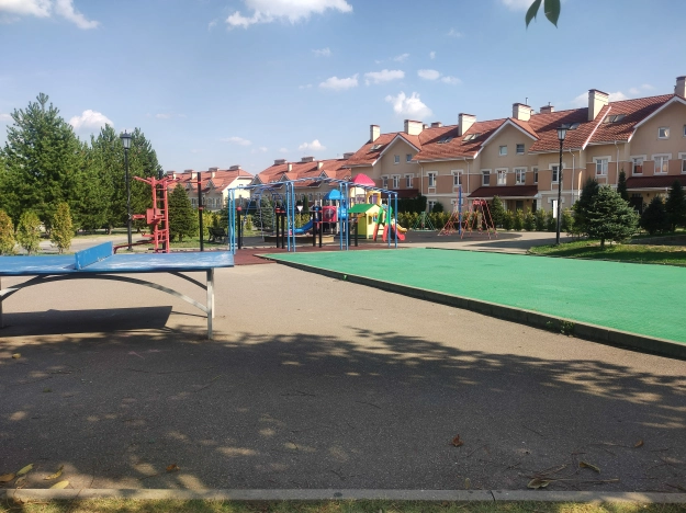 Купить таунхаус в Москве. Вариант № 10297, 28, площадь -  квм, цена 15500000 рублей