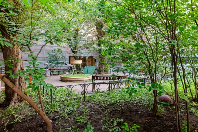 Купить трехкомнатную квартиру у метро Горьковская в Санкт-Петербурге. Вариант № 56115, 28, площадь -  квм, цена 19999999 рублей