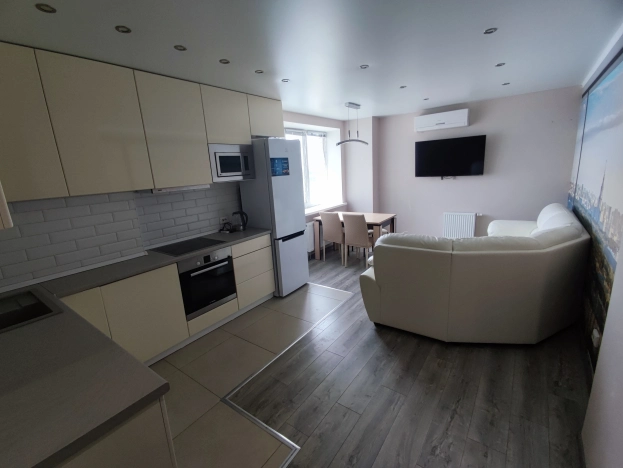 Купить трехкомнатную квартиру в районе Железнодорожный в Воронеже. Вариант № 42245, 14, площадь -  квм, цена 13500000 рублей