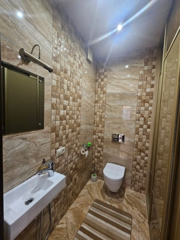 Купить трехкомнатную квартиру на улице Профсоюзная в Москве. Вариант № 10608856, 16, площадь -  квм, цена 22000000 рублей