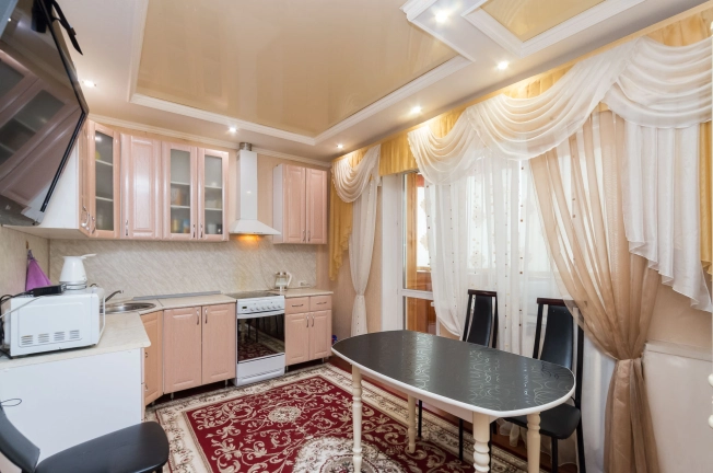 Купить двухкомнатную квартиру на вторичке в Микрорайоне 4-й, Тобольск в Тобольске. Вариант № 11034, 2, площадь -  квм, цена 5800000 рублей