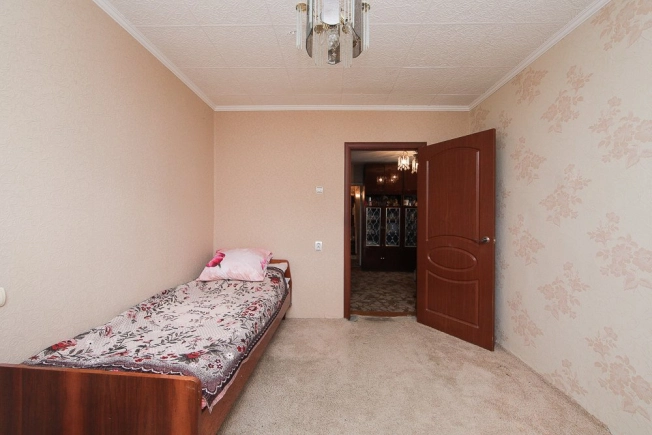 Купить четырехкомнатную квартиру в Калининграде. Вариант № 15208, 3, площадь -  квм, цена 3950000 рублей