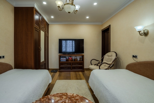 Купить квартиру в Москве. Вариант № 9234828, 7, площадь -  квм, цена 24000000 рублей