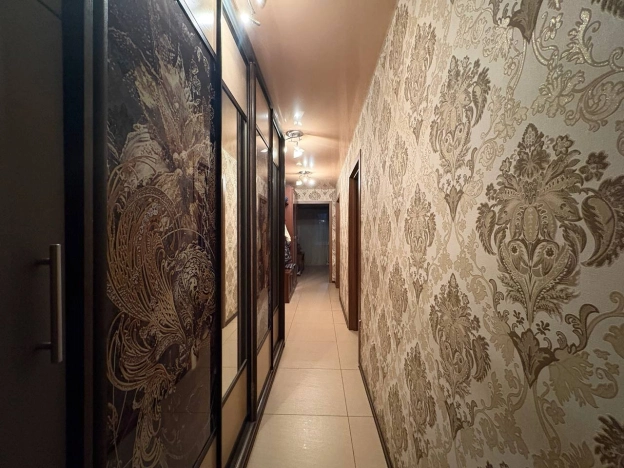 Купить трехкомнатную квартиру в Новосибирске. Вариант № 9062919, 9, площадь -  квм, цена 6800000 рублей