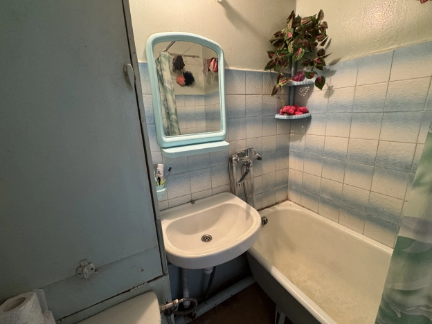 Купить однокомнатную квартиру на вторичке в Волгоградской области. Вариант № 2893605, 15, площадь -  квм, цена 2630000 рублей