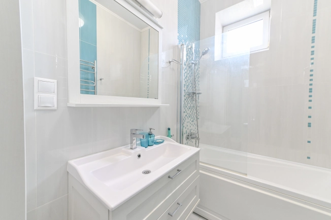 Купить трехкомнатную квартиру в Ростовской области. Вариант № 9589895, 12, площадь -  квм, цена 15500000 рублей