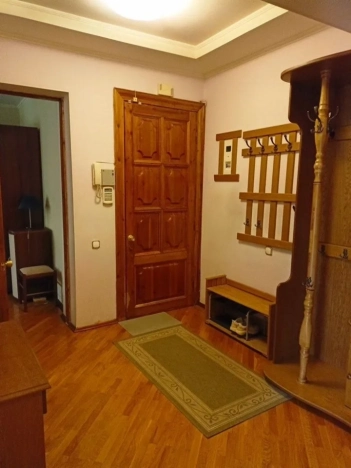 Купить трехкомнатную квартиру в Новосибирске. Вариант № 7686618, 4, площадь -  квм, цена 8500000 рублей