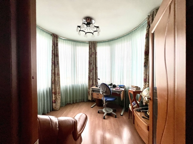 Купить трехкомнатную квартиру в ЮЗАО в Москве. Вариант № 24229, 20, площадь -  квм, цена 33000000 рублей