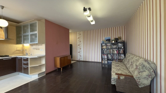 Купить квартиру в Омске. Вариант № 10264578, 4, площадь -  квм, цена 5000000 рублей