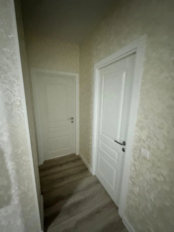 Купить трехкомнатную квартиру на вторичке в Микрорайоне 8-й, Элиста в Элисте. Вариант № 12180, 7, площадь -  квм, цена 10500000 рублей