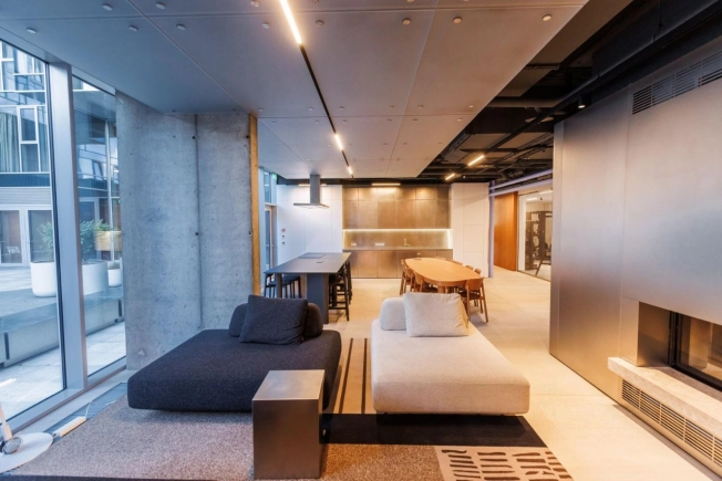 Купить квартиру в Москве. Вариант № 10341573, 37, площадь -  квм, цена 54500000 рублей