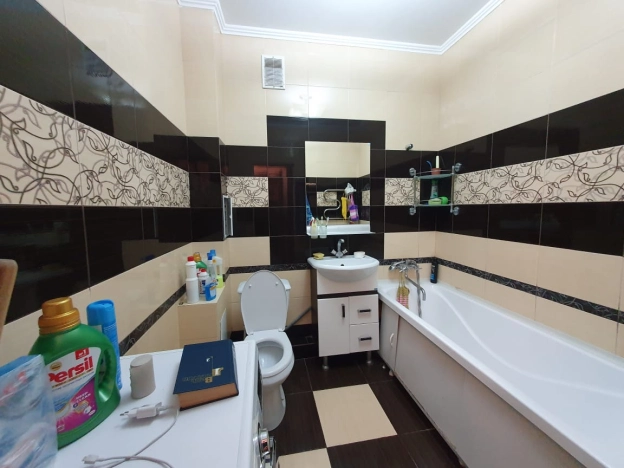 Купить двухкомнатную квартиру на вторичке в Микрорайоне 4-й, Элиста в Элисте. Вариант № 6409, 5, площадь -  квм, цена 8500000 рублей