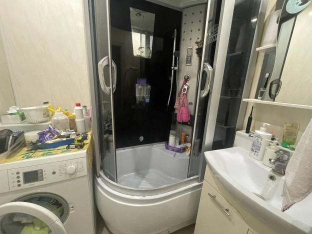 Купить двухкомнатную квартиру на вторичке в Микрорайоне 4-й, Тобольск в Тобольске. Вариант № 10180, 7, площадь -  квм, цена 5400000 рублей