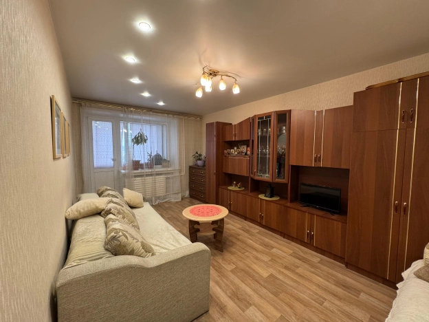 Купить однокомнатную квартиру на улице Серафимовича в Новосибирске. Вариант № 4014985, 2, площадь -  квм, цена 3700000 рублей