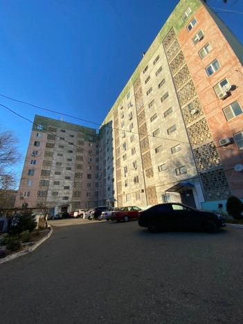 Купить трехкомнатную квартиру на вторичке в Микрорайоне 8-й, Элиста в Элисте. Вариант № 14355, 15, площадь -  квм, цена 4500000 рублей