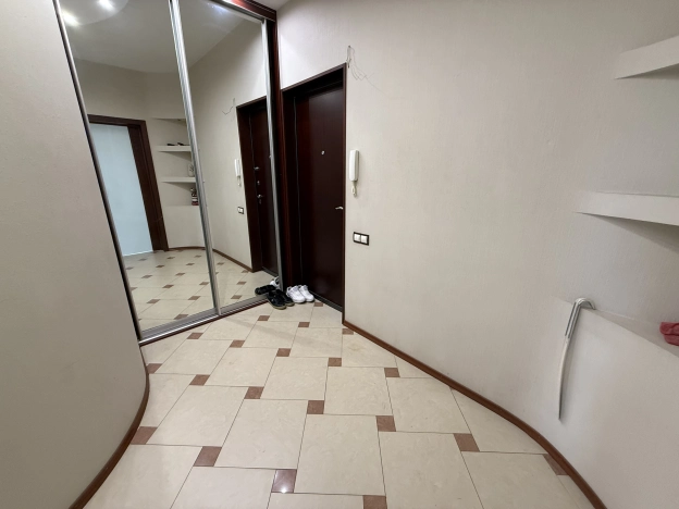 Купить двухкомнатную квартиру на вторичке у метро Улица Горчакова в Москве. Вариант № 53819, 12, площадь -  квм, цена 12300000 рублей