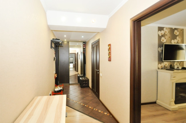 Купить квартиру на улице Красная Сибирь в Бердске. Вариант № 3324919, 22, площадь -  квм, цена 7550000 рублей