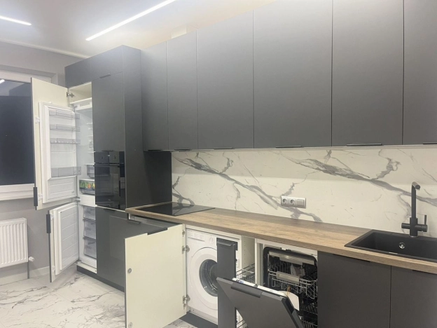 Купить трехкомнатную квартиру в Новороссийске. Вариант № 10993790, 3, площадь -  квм, цена 15000000 рублей