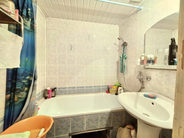 Купить трехкомнатную квартиру на вторичке в Микрорайоне 8-й, Элиста в Элисте. Вариант № 32016, 7, площадь -  квм, цена 4780000 рублей