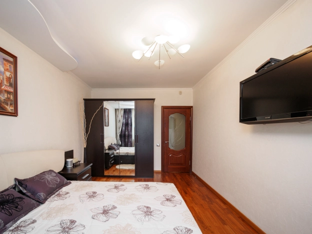 Купить двухкомнатную квартиру в Омске. Вариант № 6762454, 7, площадь -  квм, цена 8300000 рублей