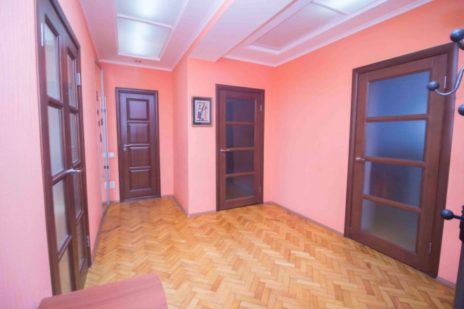 Купить многокомнатную квартиру в Тюменской области. Вариант № 364504, 3, площадь -  квм, цена 7000000 рублей