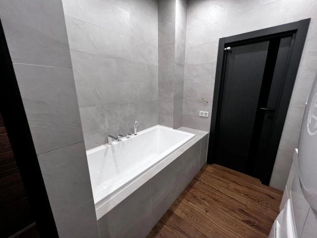 Купить квартиру на улице Боевой Славы в Южно-Сахалинске. Вариант № 16296, 6, площадь -  квм, цена 13150000 рублей