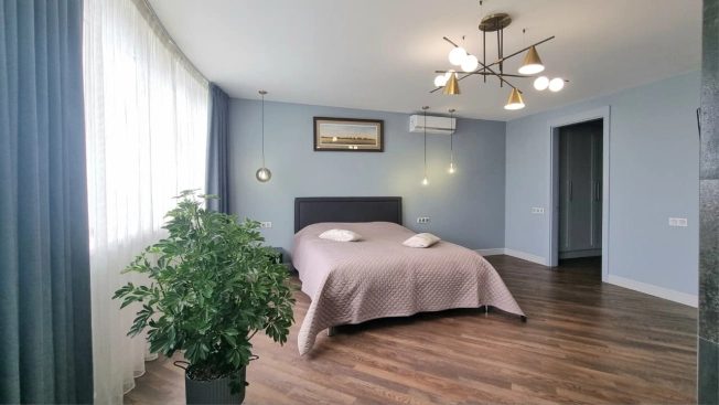 Купить трехкомнатную квартиру в Ростовской области. Вариант № 8760875, 13, площадь -  квм, цена 36500000 рублей