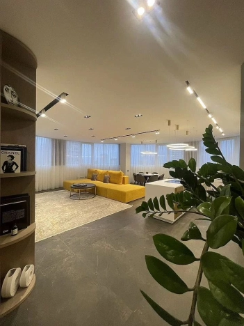 Купить трехкомнатную квартиру в районе Кировский в Ростове-на-Дону. Вариант № 36413, 4, площадь -  квм, цена 32999999 рублей