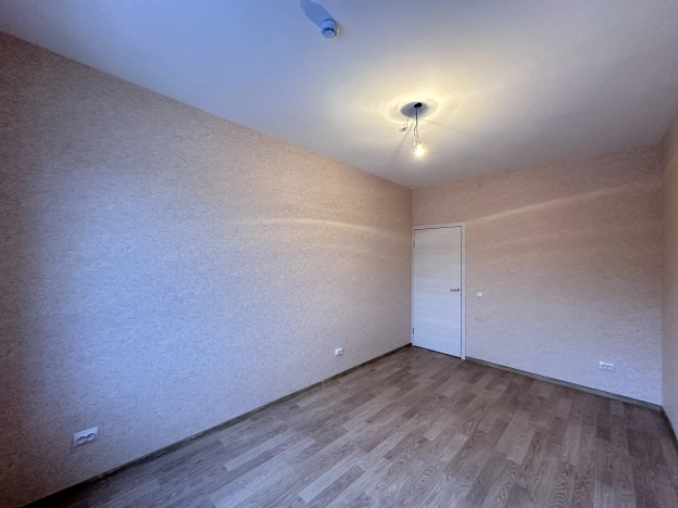 Купить трехкомнатную квартиру в Ленинградской области. Вариант № 5921755, 36, площадь -  квм, цена 8500000 рублей