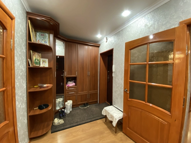 Купить трехкомнатную квартиру на вторичке на улице Луначарского в Рязанской области. Вариант № 4379, 5, площадь -  квм, цена 3500000 рублей