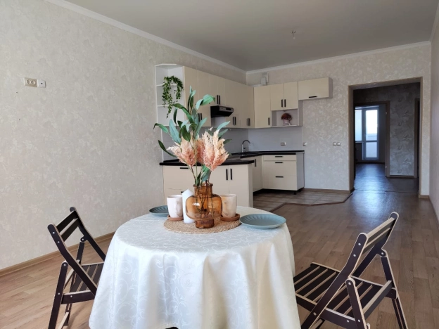 Купить двухкомнатную квартиру на улице Перелёта в Омске. Вариант № 8599, 2, площадь -  квм, цена 9150000 рублей