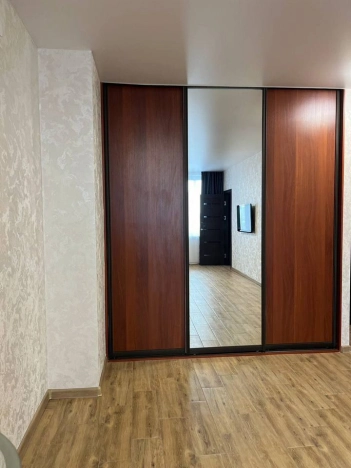 Снять квартиру в Новосибирске. Вариант № 9812492, 5, площадь -  квм, цена 45000 рублей