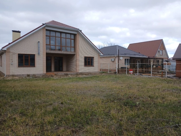 Купить дом на улице Казачья в Ейске. Вариант № 9827664, 4, площадь -  квм, цена 15900000 рублей