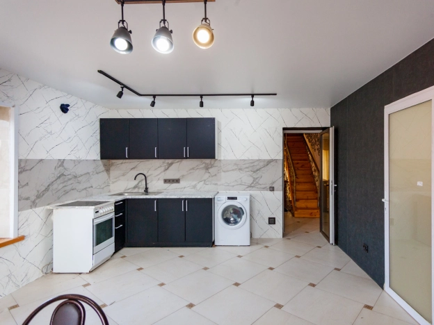 Купить дом на улице Благодарная в Бердске. Вариант № 12825, 5, площадь -  квм, цена 18500000 рублей