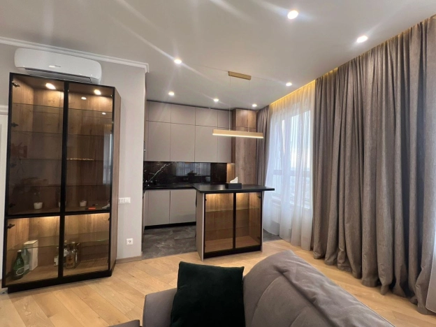 Купить квартиру в Москве. Вариант № 10235681, 17, площадь -  квм, цена 44000000 рублей