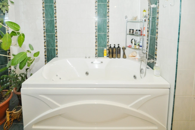 Купить четырехкомнатную квартиру в Новосибирской области. Вариант № 8922229, 33, площадь -  квм, цена 15500000 рублей