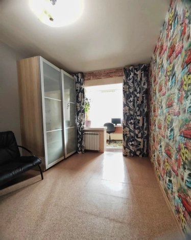 Купить трехкомнатную квартиру в районе Калининский в Новосибирске. Вариант № 8515341, 10, площадь -  квм, цена 5630000 рублей