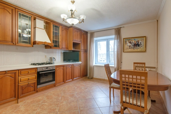 Купить квартиру в Вологодской области. Вариант № 8790858, 28, площадь -  квм, цена 12000000 рублей