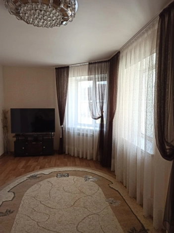 Купить трехкомнатную квартиру на улице Жилмассив в Новосибирской области. Вариант № 9572004, 2, площадь -  квм, цена 8137000 рублей