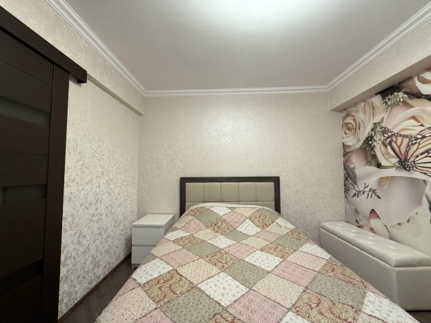 Купить четырехкомнатную квартиру в Краснодаре. Вариант № 8601453, 5, площадь -  квм, цена 6850000 рублей