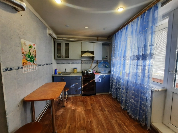 Купить четырехкомнатную квартиру в Микрорайоне 10-й в Белгороде. Вариант № 27629, 4, площадь -  квм, цена 6500000 рублей