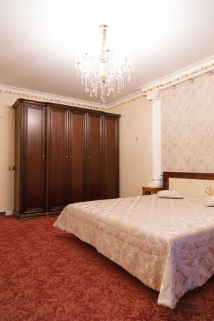 Купить трехкомнатную квартиру в Санкт-Петербурге. Вариант № 10216631, 17, площадь -  квм, цена 25000000 рублей