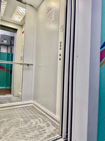 Купить трехкомнатную квартиру в Старом Осколе. Вариант № 8822801, 25, площадь -  квм, цена 6350000 рублей